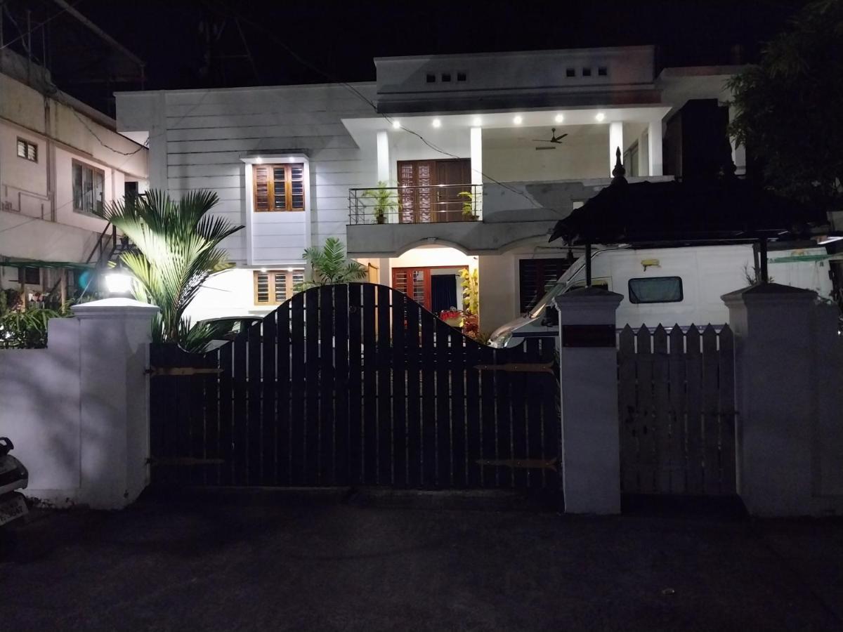 Lloydskochi Home Stay Exterior photo